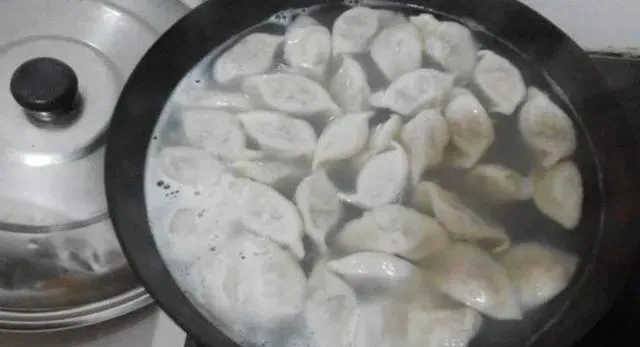 速凍餃子應(yīng)該怎么煮，為什么煮速凍餃子要溫水下鍋？