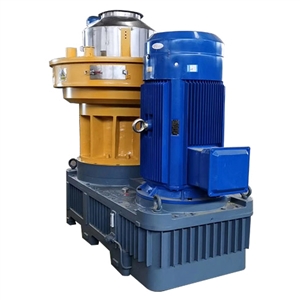 云南開(kāi)遠(yuǎn)市紅河木屑顆粒機(jī)客戶現(xiàn)場(chǎng)